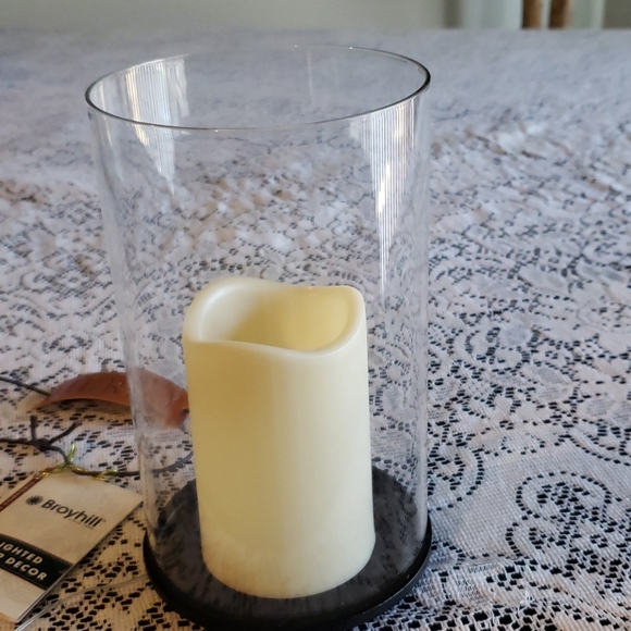 Broyhill LED Hurricane Lamp Decor. - Picture 3 of 8